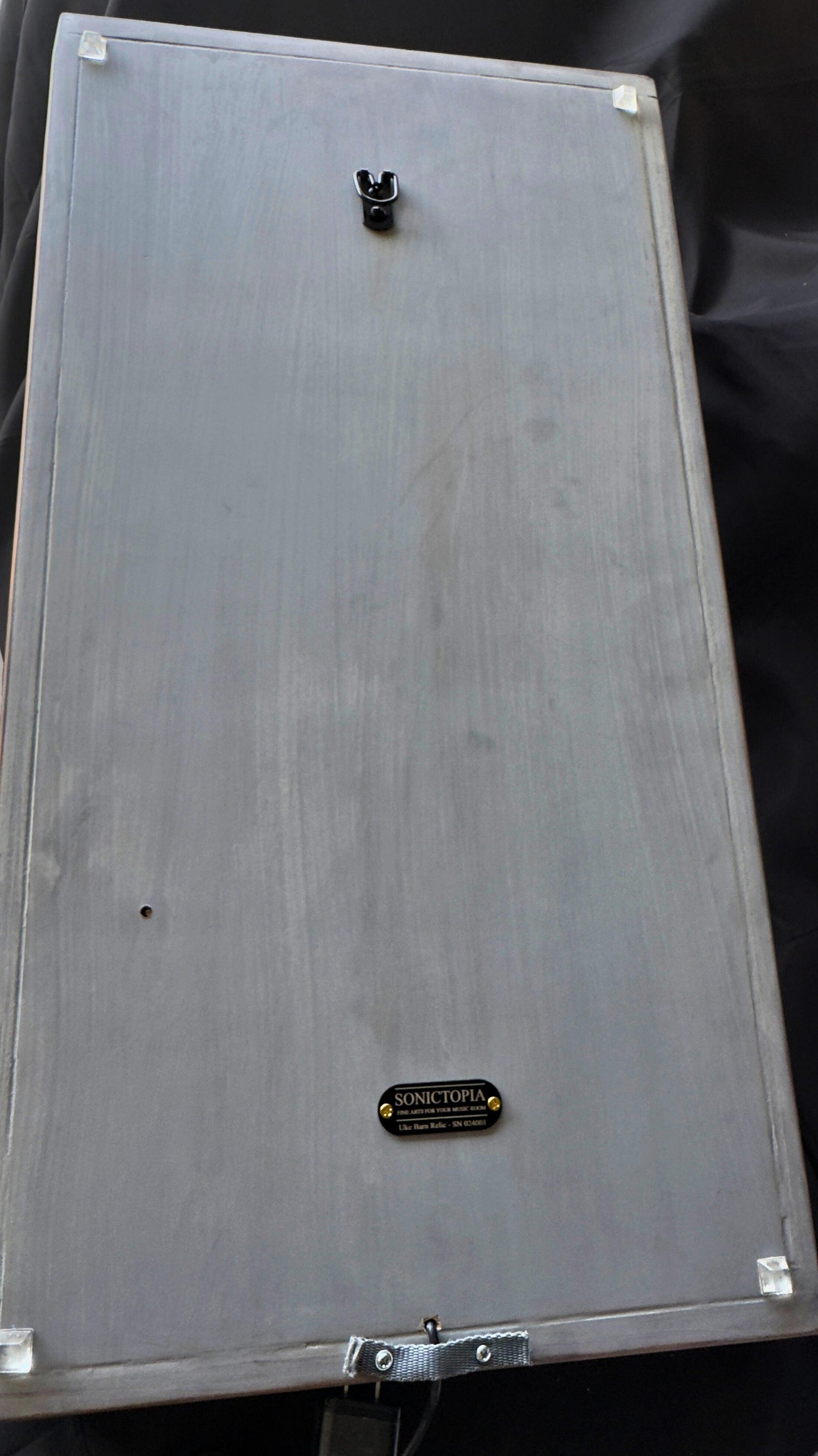 The Uke Barn - Wall frame for Soprano Ukulele - Relic Series - Urban Gray - SONICTOPIA